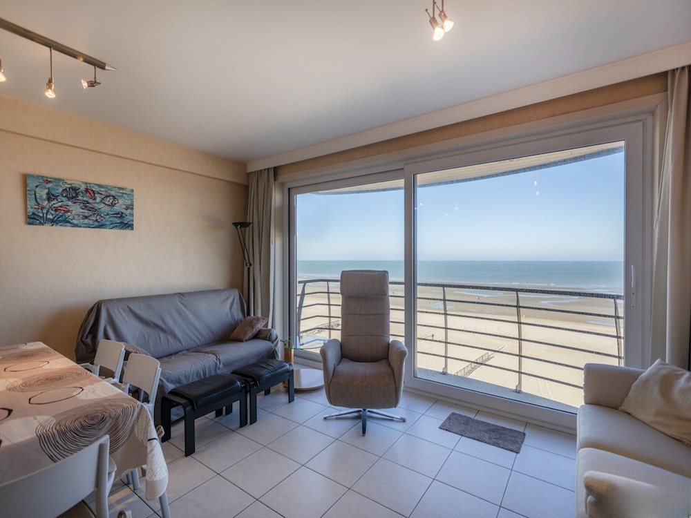 Central Seafront Apartment in Koksijde