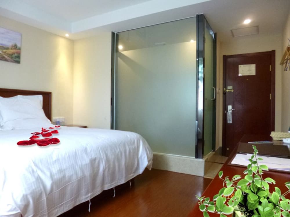 GreenTree Inn Yulin Jincheng Commercial Building Shell Hotel