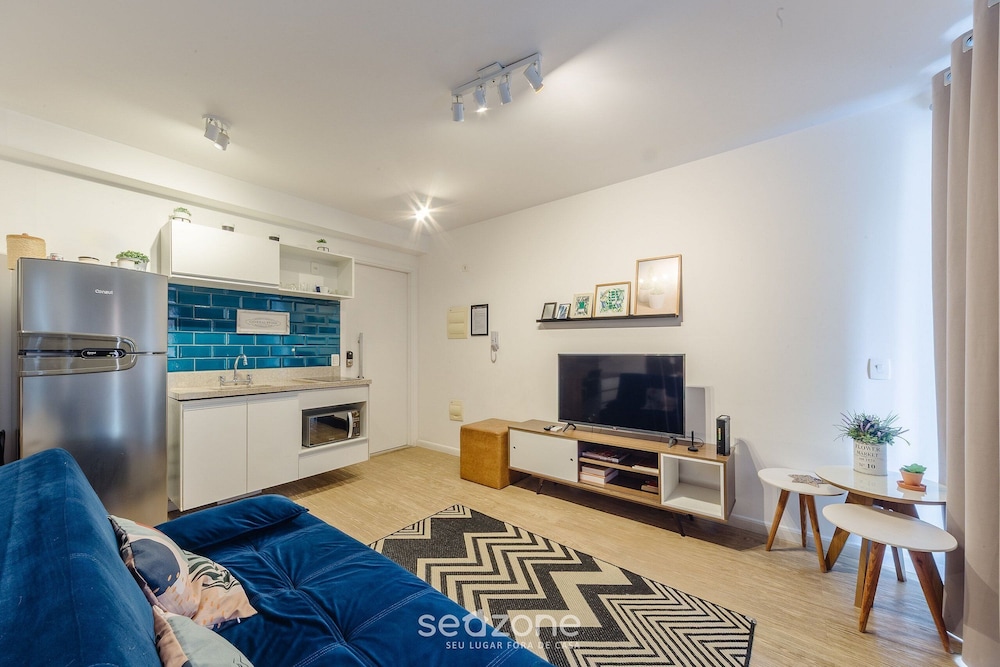 Apt With Balcony 750m From Batman Alley Pdm0208