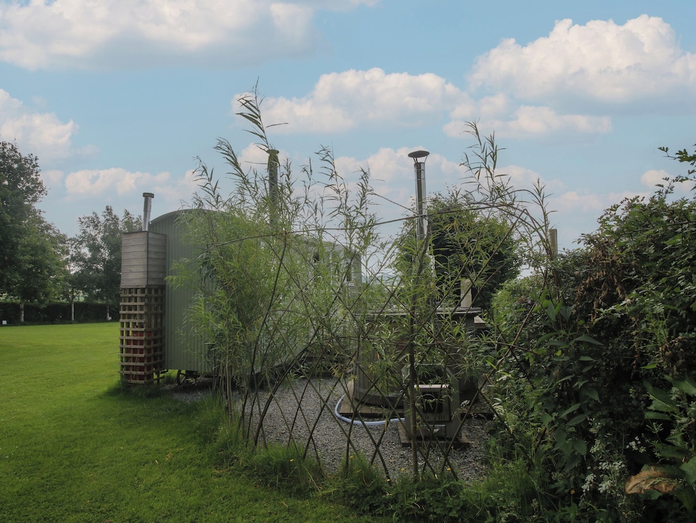 Aston - Shepherd Hut