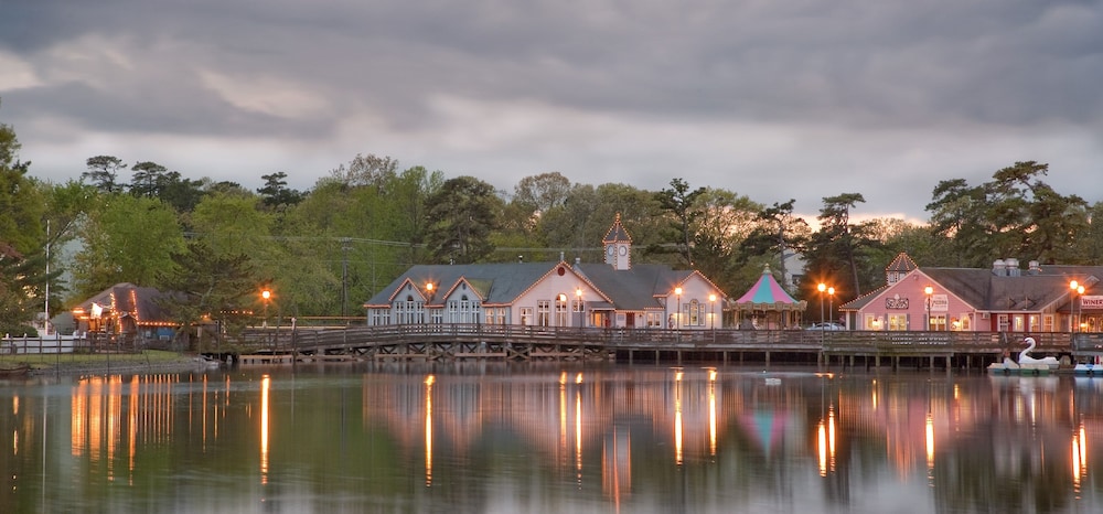 Hotel Colonial Inn - Image 1