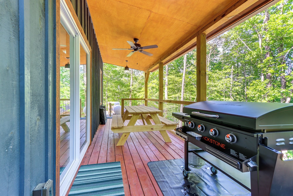 4 Mi to Dtwn Ellijay: Cabin w/ Pool & River Access