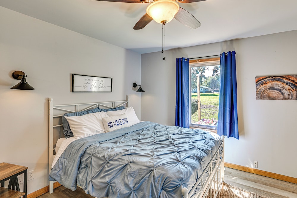 4 Mi to Lake Michigan: Updated Benton Harbor Home!