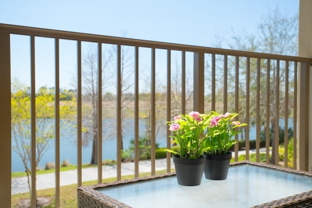 Lake View Delight 3 Bedroom Condo by RedAwning