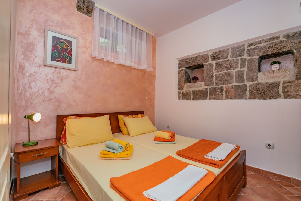 Apartment Bigovo Veljic-traste
