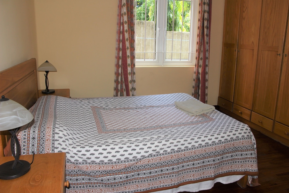 Tropical Villa 5 Min to the Beach