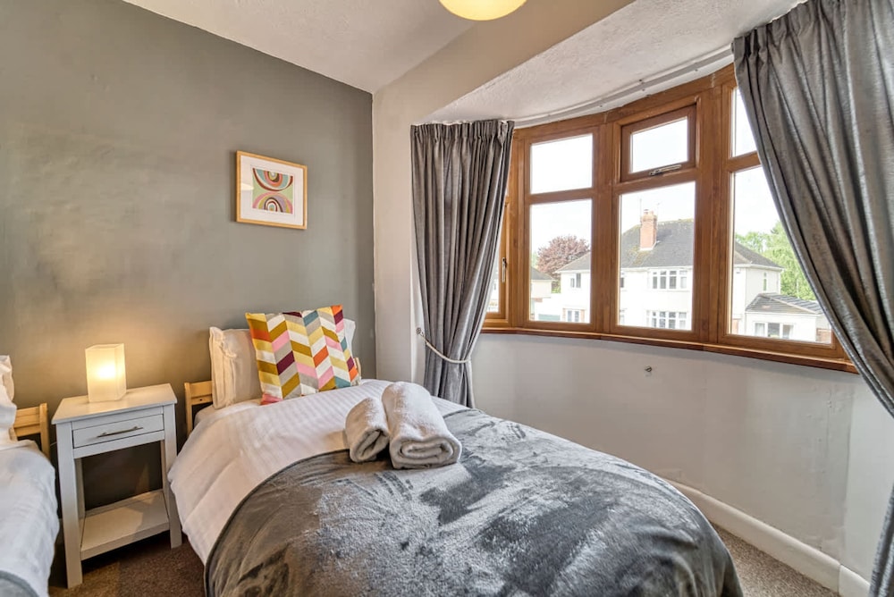 Host Stay Severn Swans House