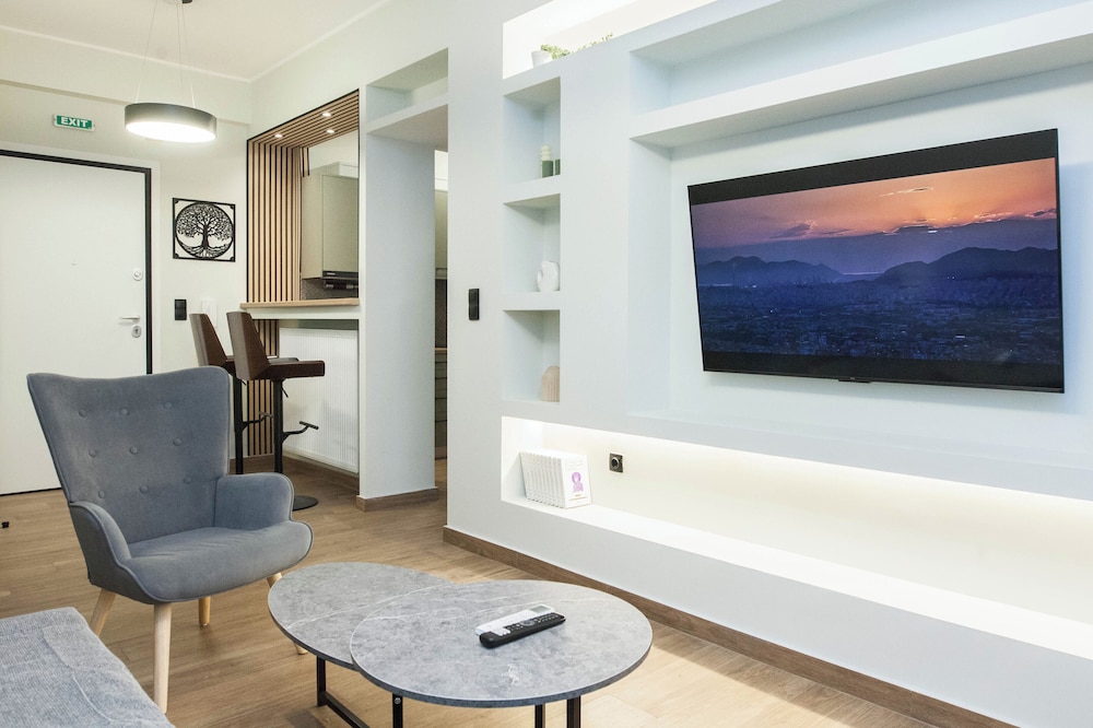 Fresh Modern 1 Bd Apt in Vibrant Patisia