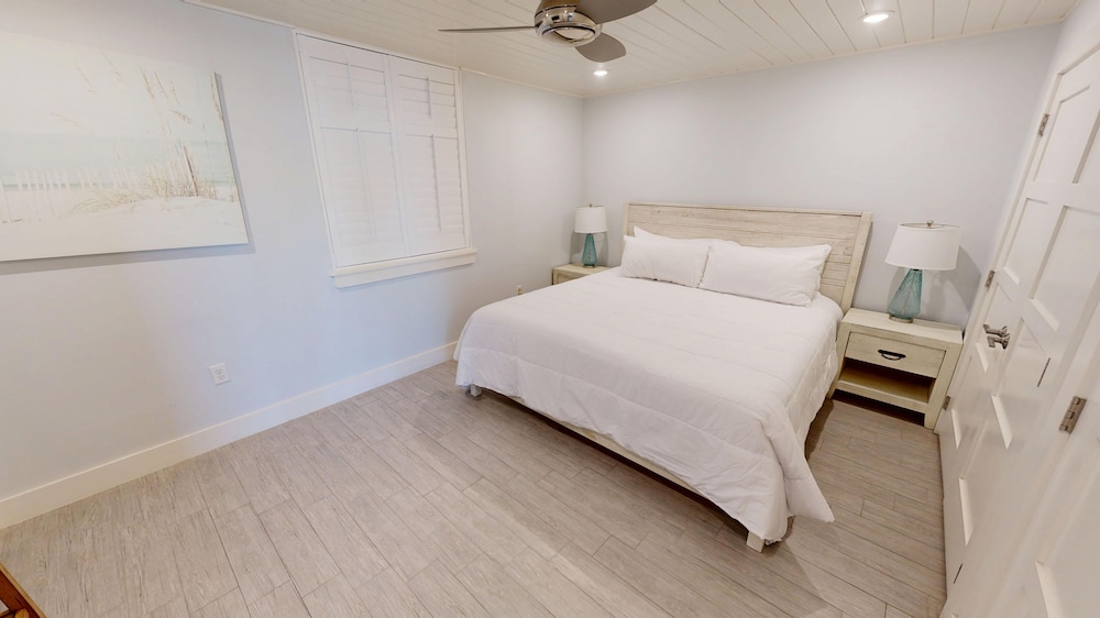 Dolphin Point 604c 2 Bedroom Condo