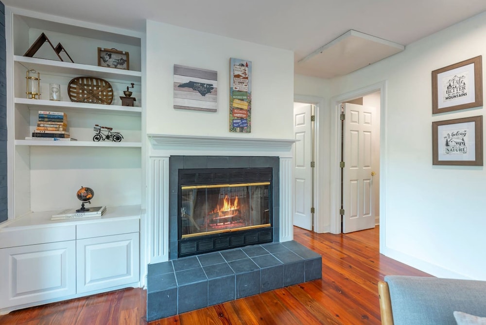 Riverfront Sanctuary Your Mountain Getaway