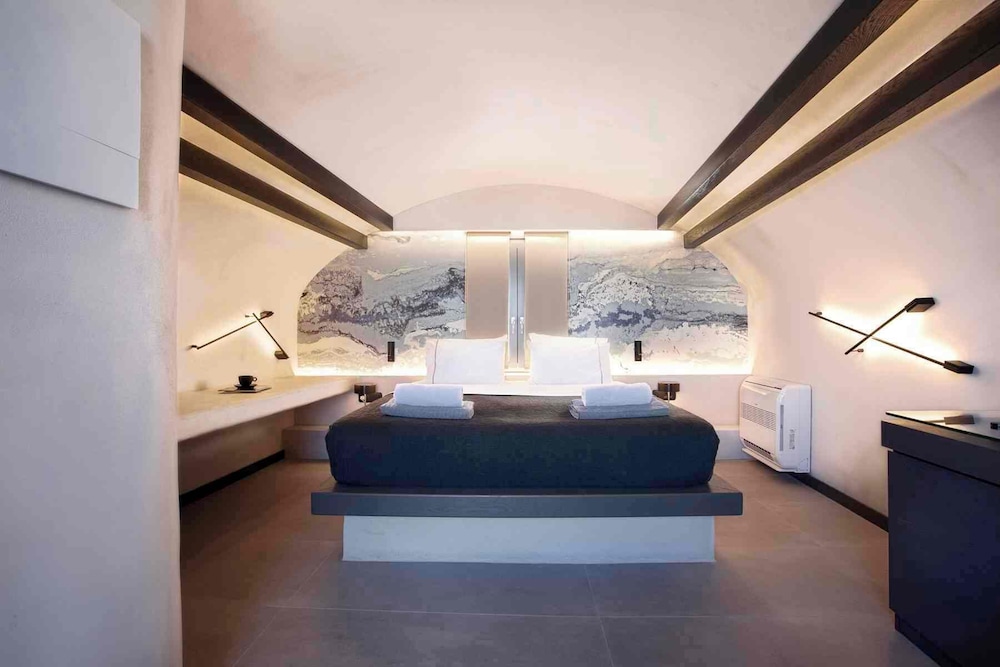 ArmonOia Suites