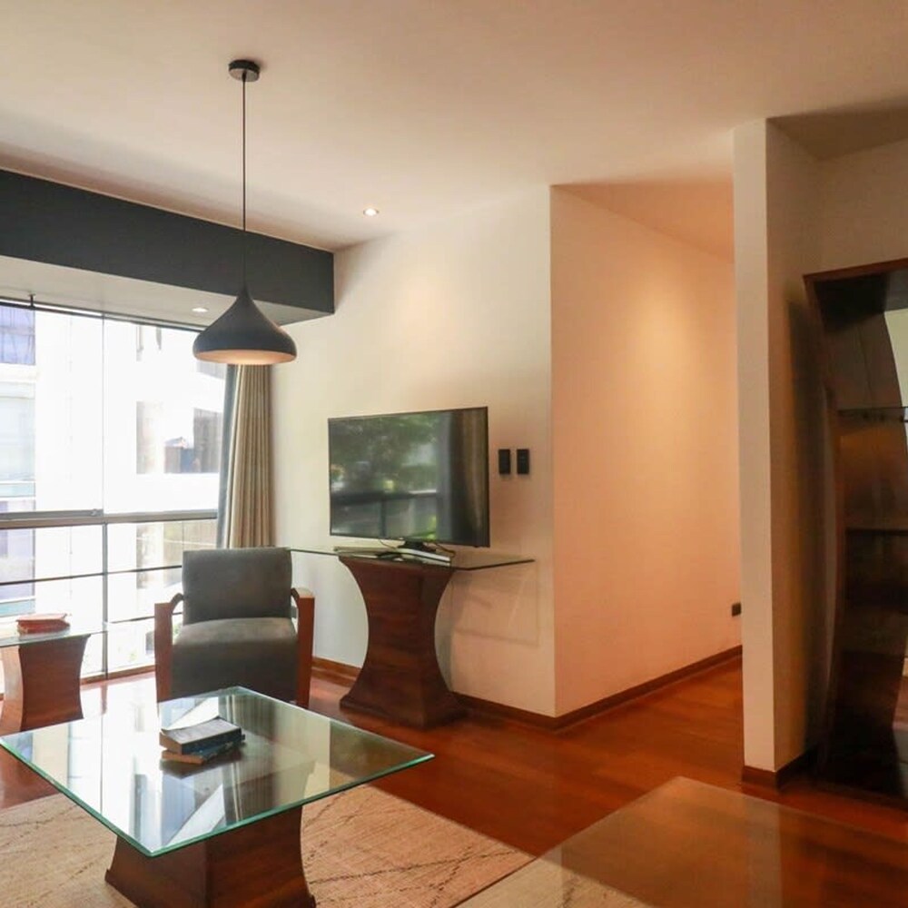 w Upscale 2BR Near Larcomar Miraflores