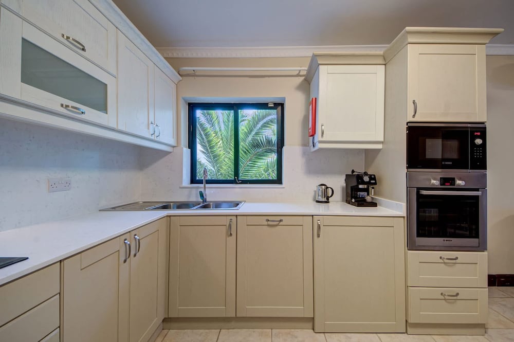 Villa Narcis - 2 Bedroom Villa With Private Pool