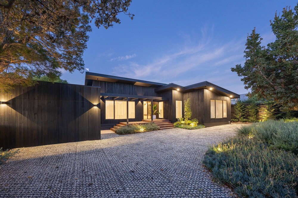 Midnight Sands Luxe Beachside Designer With Pool