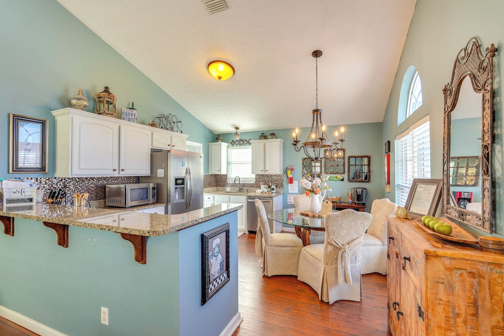 1 Mi to Gulf: Home w/ Patio & Pool Access in Pcb!
