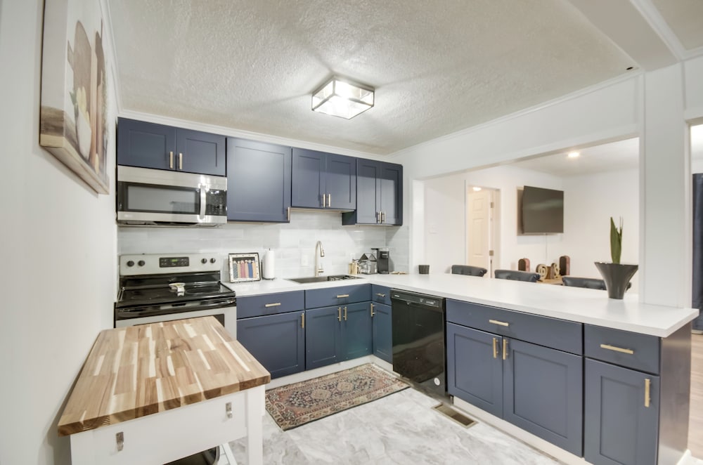 Updated North Greenwood Cottage < 1 Mi to Dtwn!