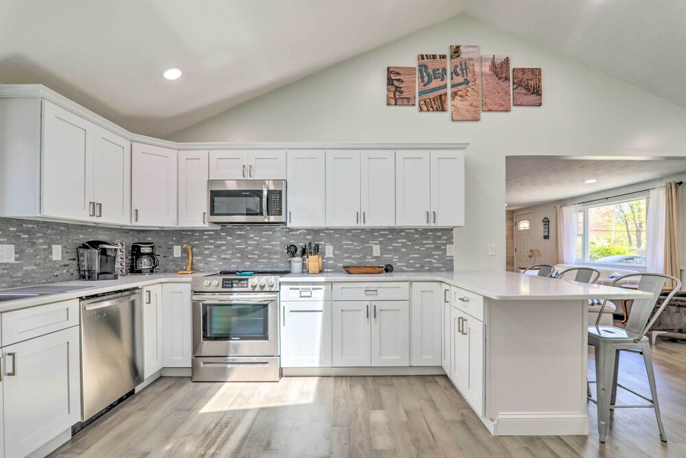 Bike to Beach: Centerville Home w/ Deck!