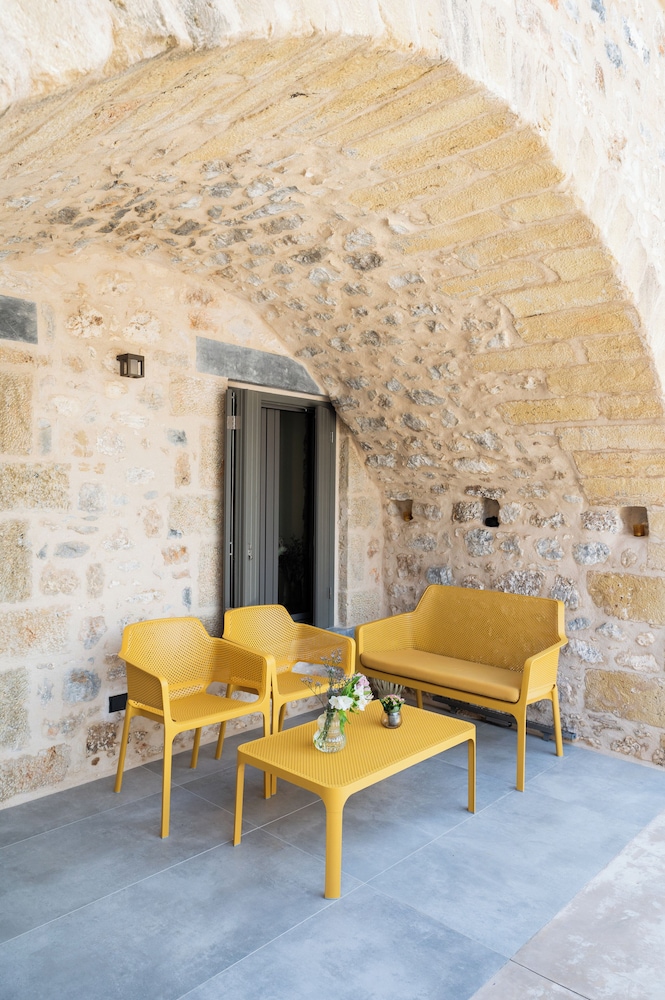 Cardamilia Suites
