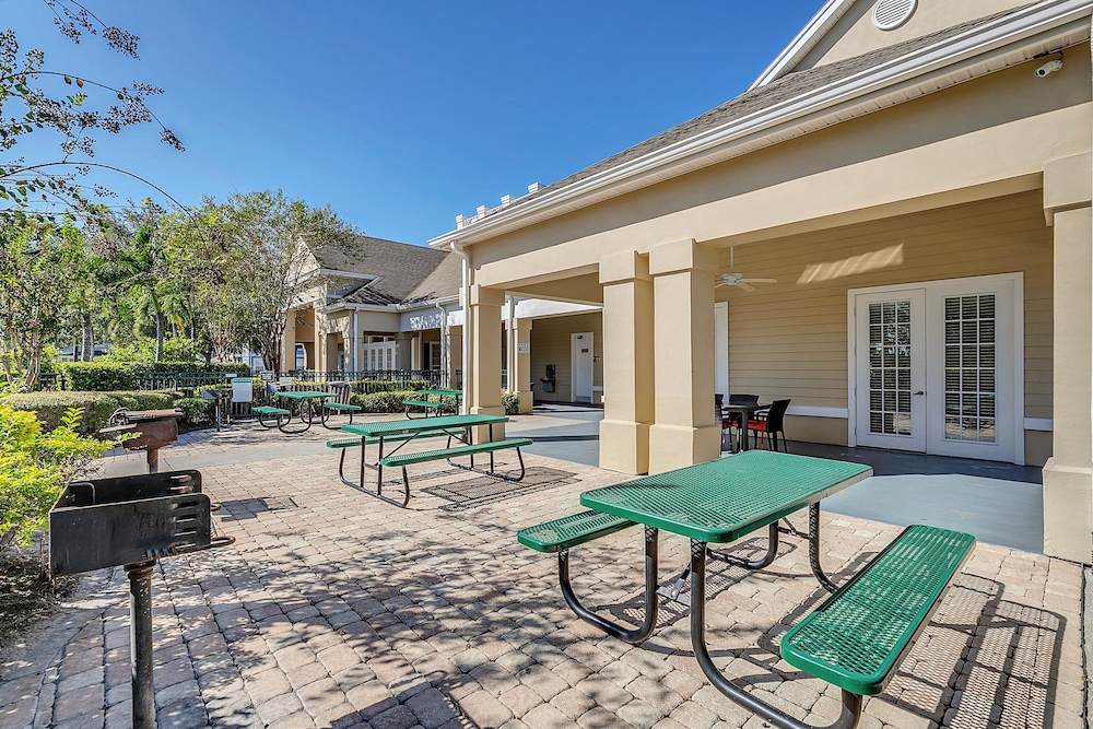 Modern & Comfy 20min to Disney Queenbeds view 4