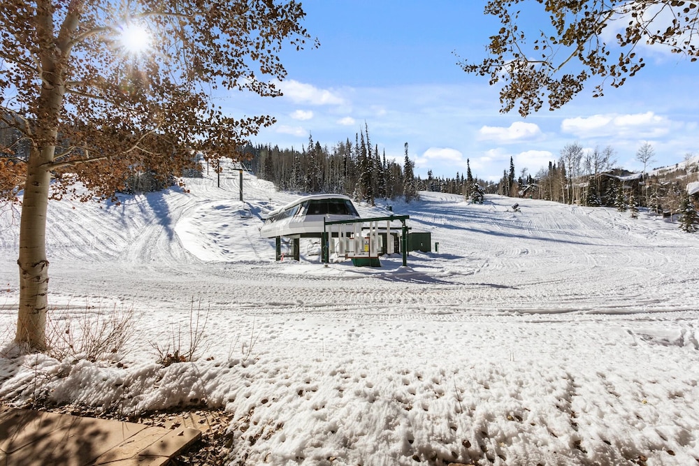 Grand Lodge - 3 Bedroom Deluxe #304 - Ski-in/out 3 Condo
