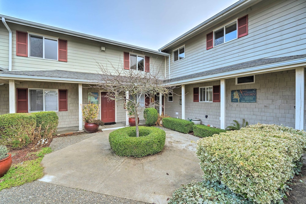 Apartment w/ Patio & Grill Access ~ 1/2 Mi to Bay! view 4