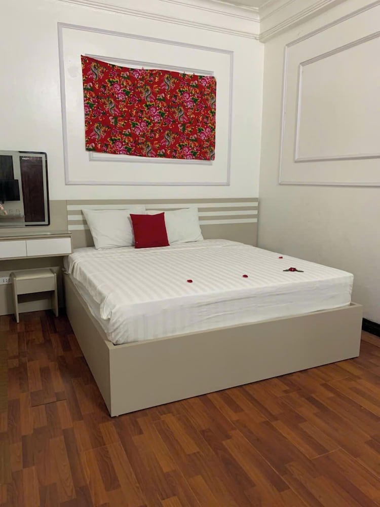 Sword Lake hostel and Spa