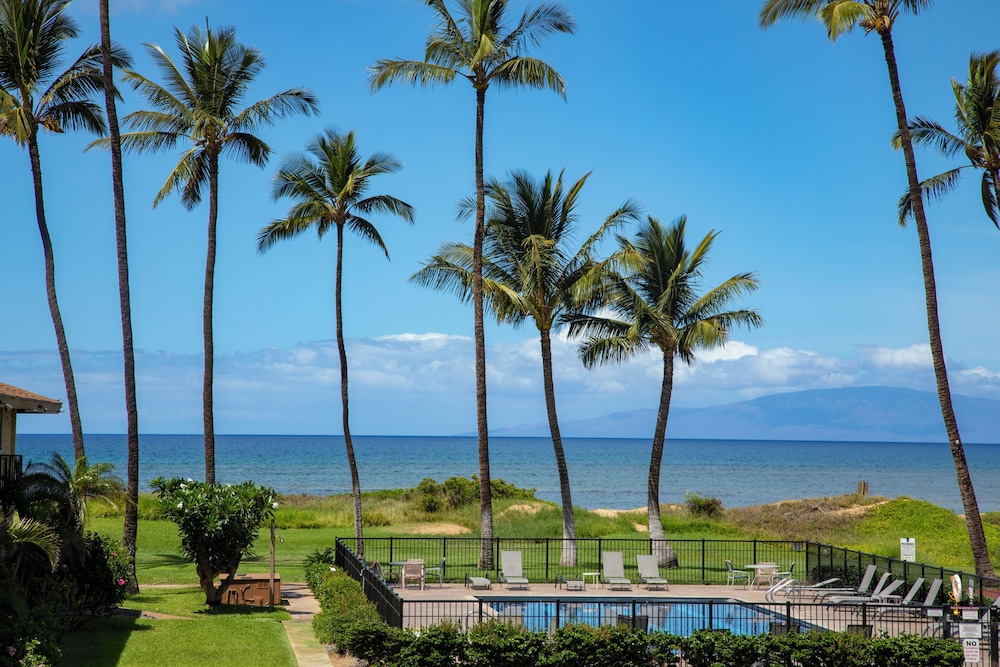 Waiohuli Beach Hale Ocean View Condos with Parking