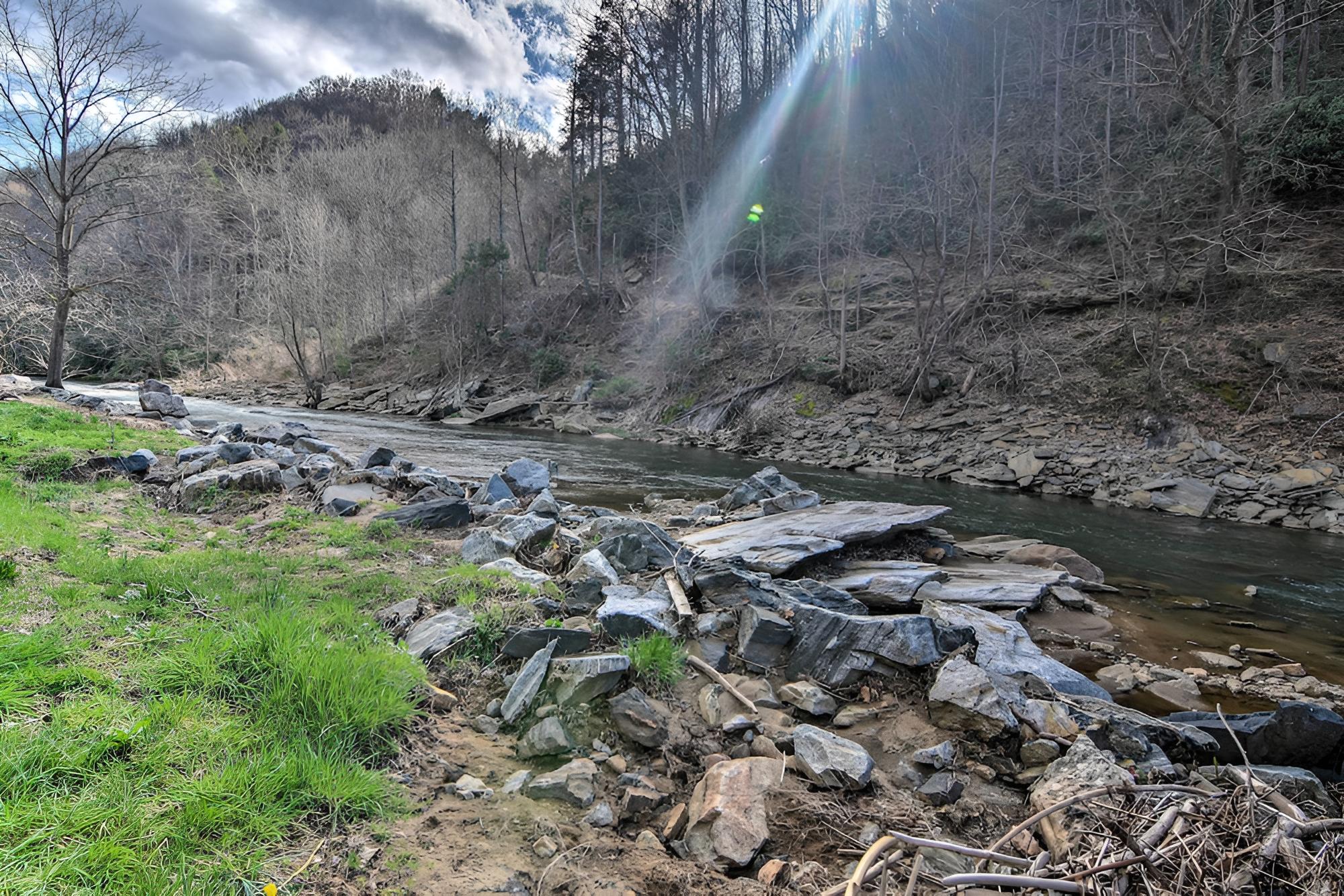 Burnsville Apt w/ River View - 10 Mi to Hiking! view 5