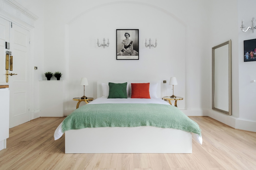 Elegant Mayfair Studio Apartment