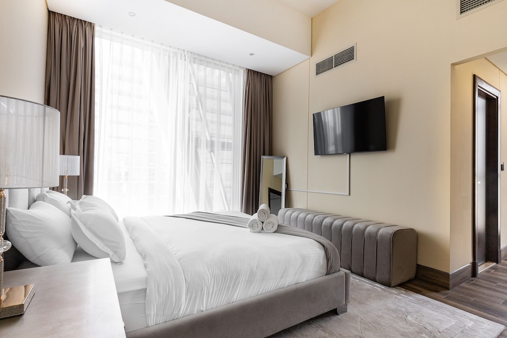 GLOBALSTAY. J One Tower Apartments