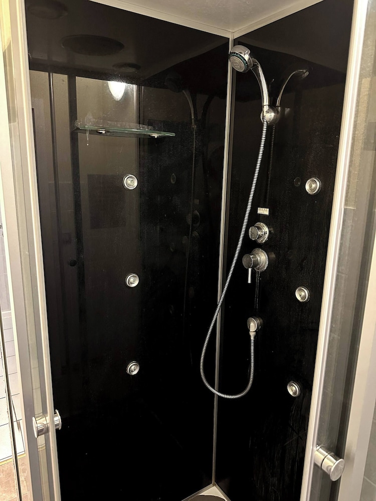 Large Accommodation for up to 18 People Near Halle & Leipzig With Pool Table