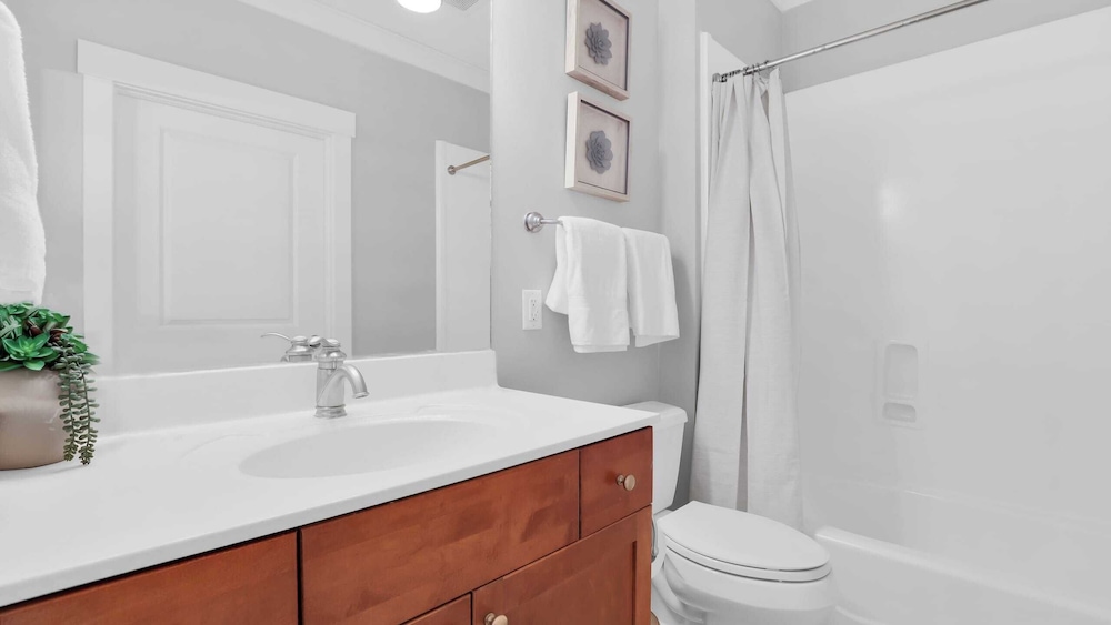 2 Suites Walkable Historic District Location The Juliette by Avantstay