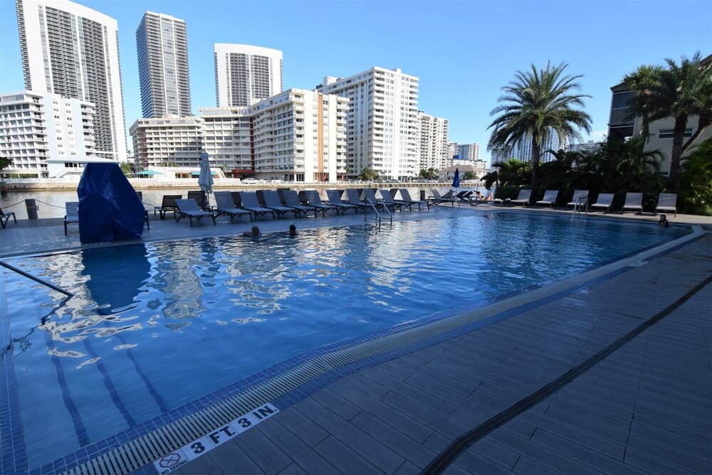 Amazing Ocean & Intracoastal View 1 Bedroom Unit @ The Beachwalk