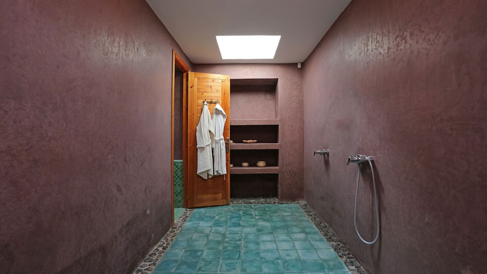 Superb Estate Private Pool, Tennis Court, Sauna, Hammam - by Feelluxuryhlidays view 5