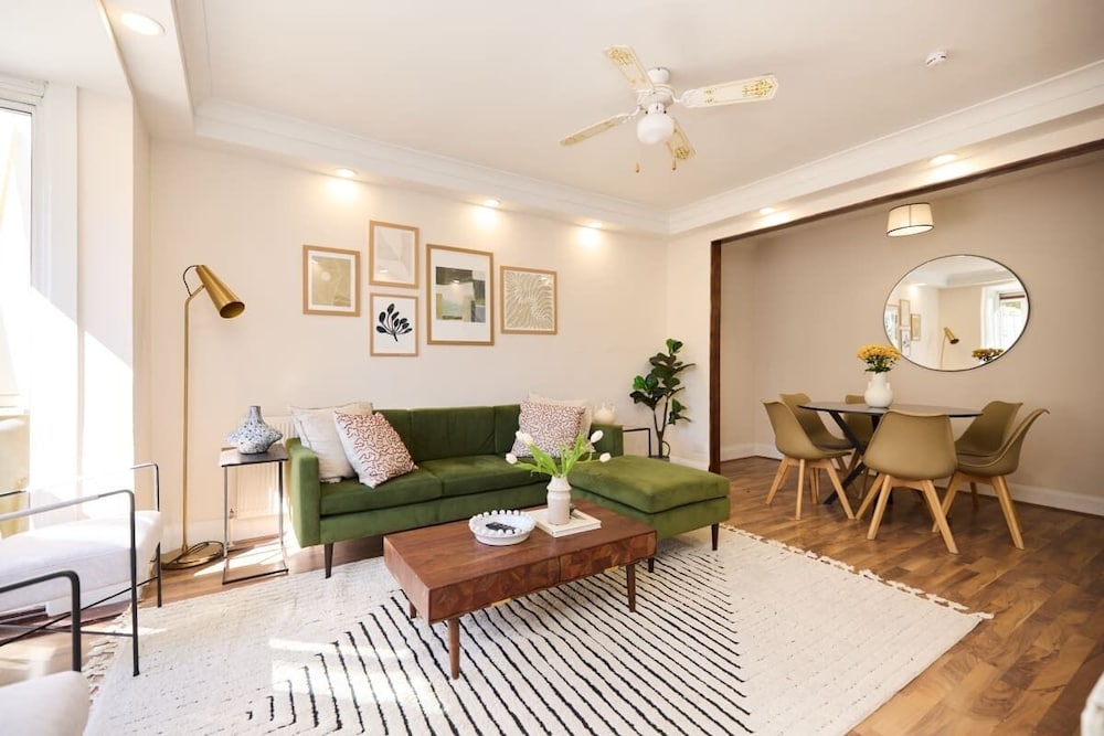 The Randall Retreat Spacious 4bdr Home With Garden