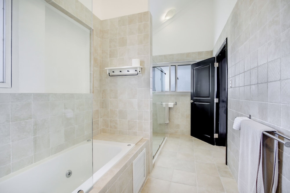 Lake View Cocotal Villa - Jacuzzi &Pool