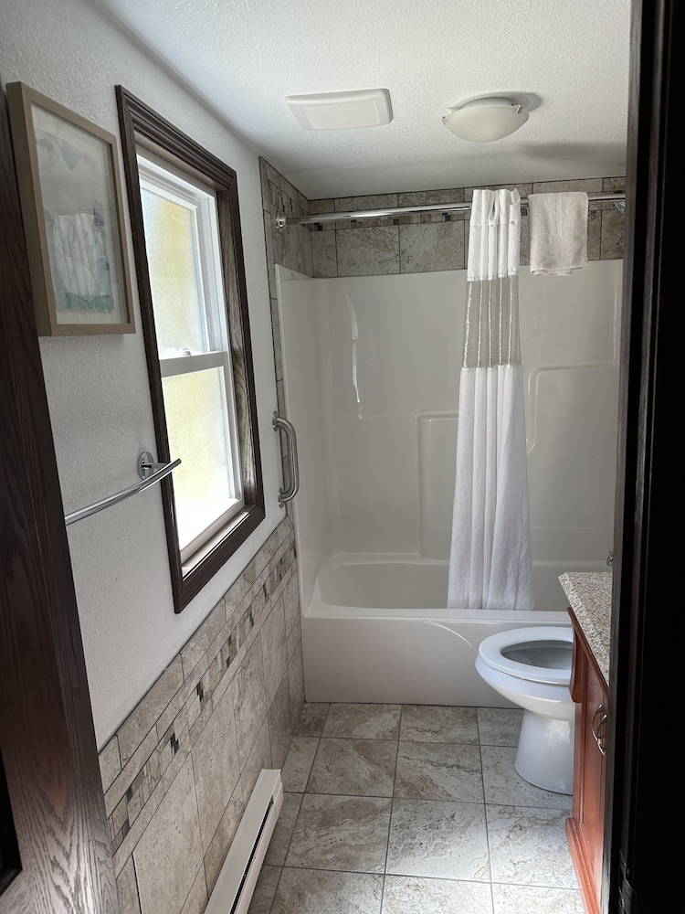 All Star Inn & Suites