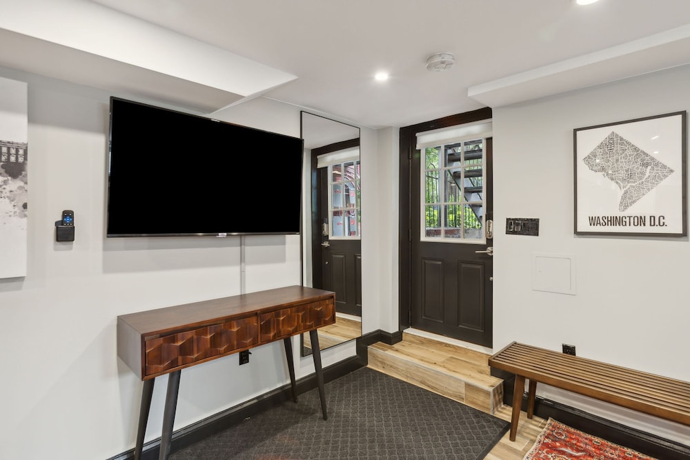 Charming 2BR Townhouse Condo in Heart of DC