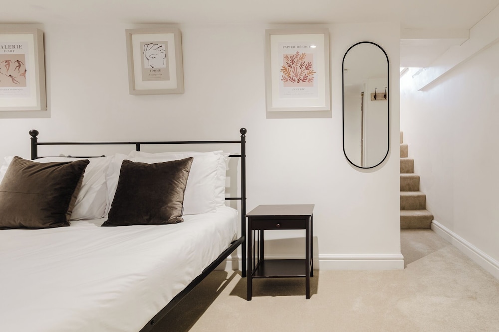 Stylish Townhouse Annexe Cheltenham