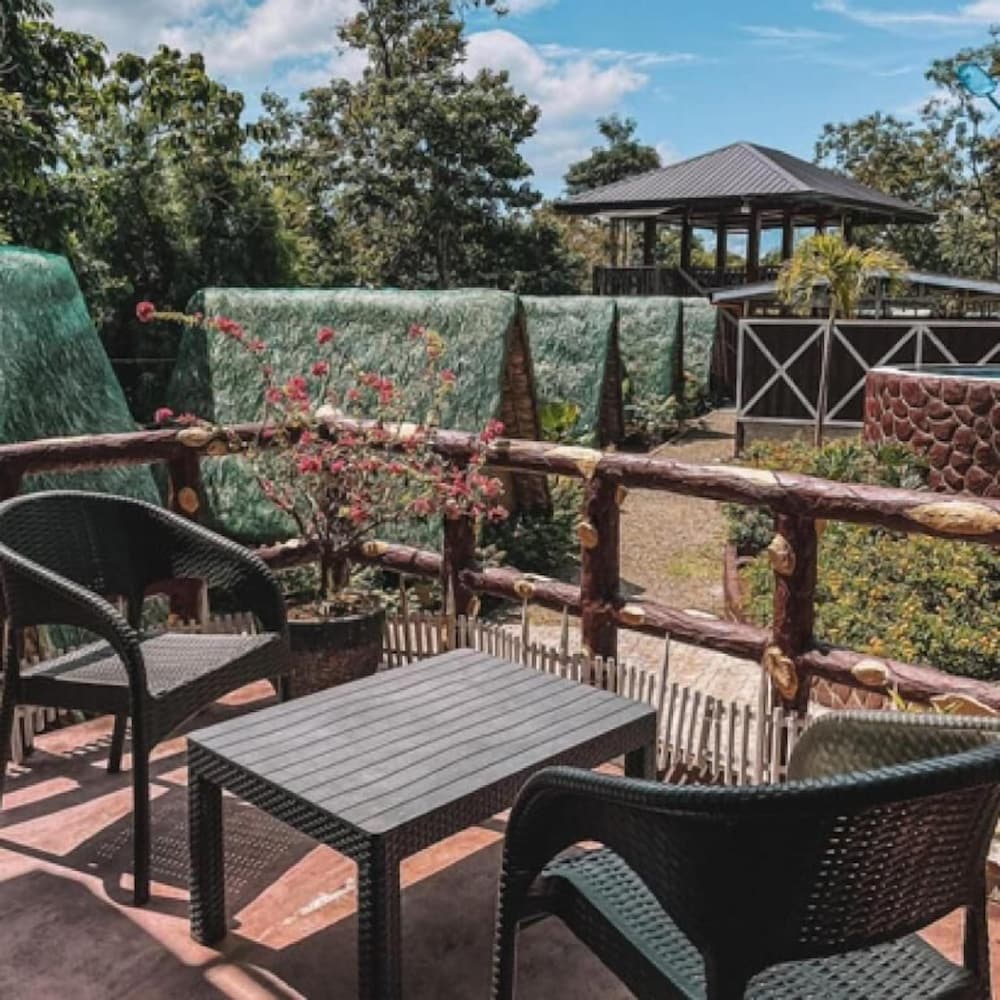 Eljoy's Forest Resort