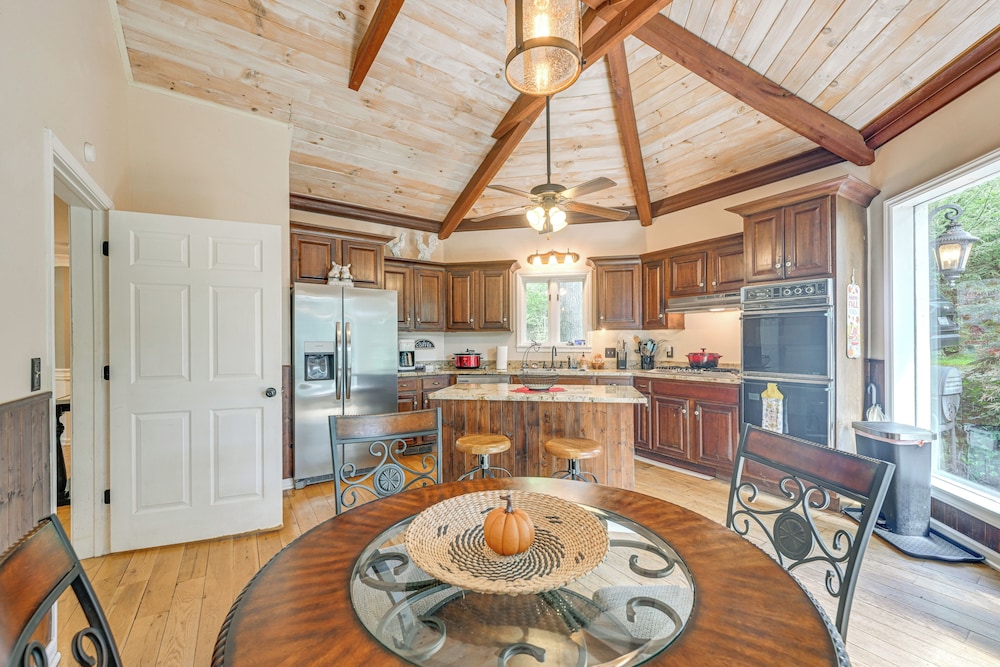 5-story Group Getaway w/ Game Room in Franklin!
