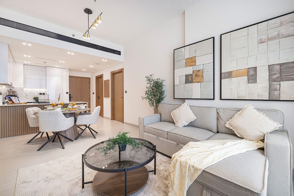 Binghatti Suites by Hostiva - City View