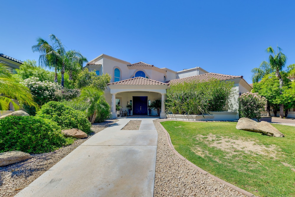 Waterfront Luxury Gilbert Retreat w/ Pool  Spa! - Property Image 38