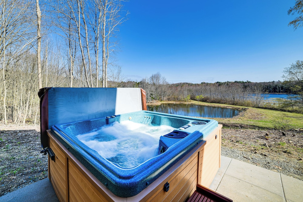 Golf, Fish & Ski: Retreat w/ Game Room in Thompson