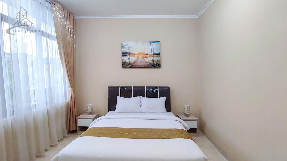 Atmosfer Guest House Sentul by Ruang Nyaman, Sentul City - 17