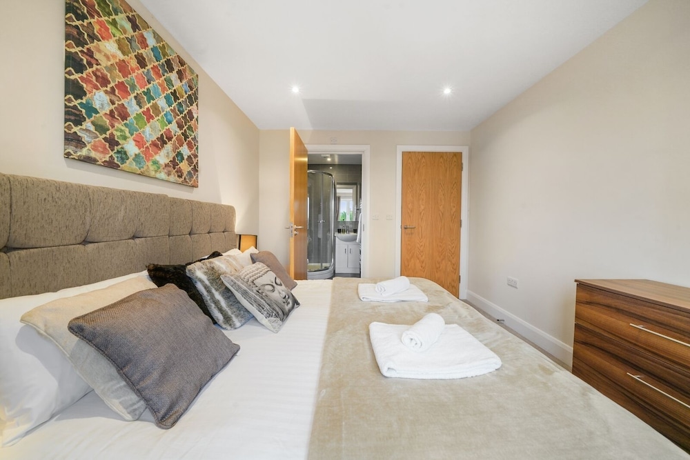 Heathrow Living Serviced Apartments by Ferndale