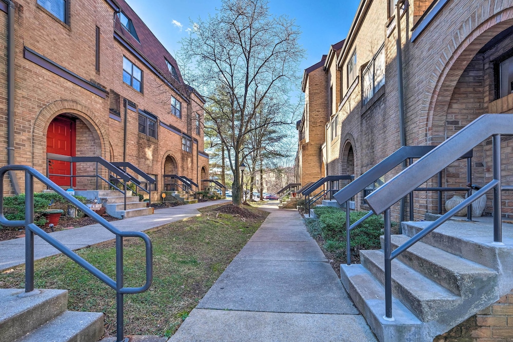 Washington DC Townhome 4 Mi to National Mall!