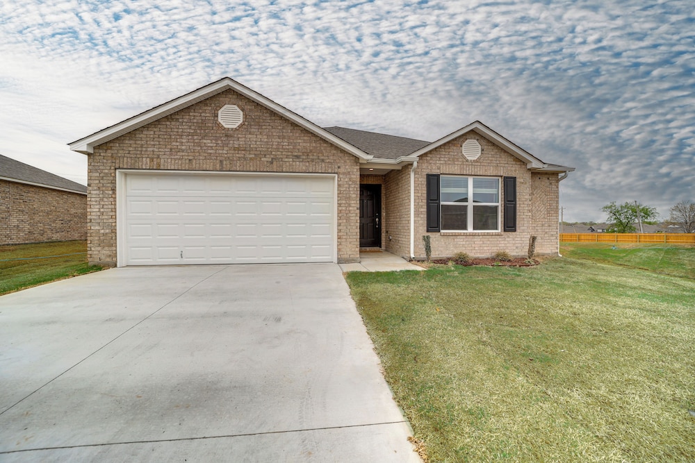 14 Mi to Tulsa: Home w/ Patio in Broken Arrow