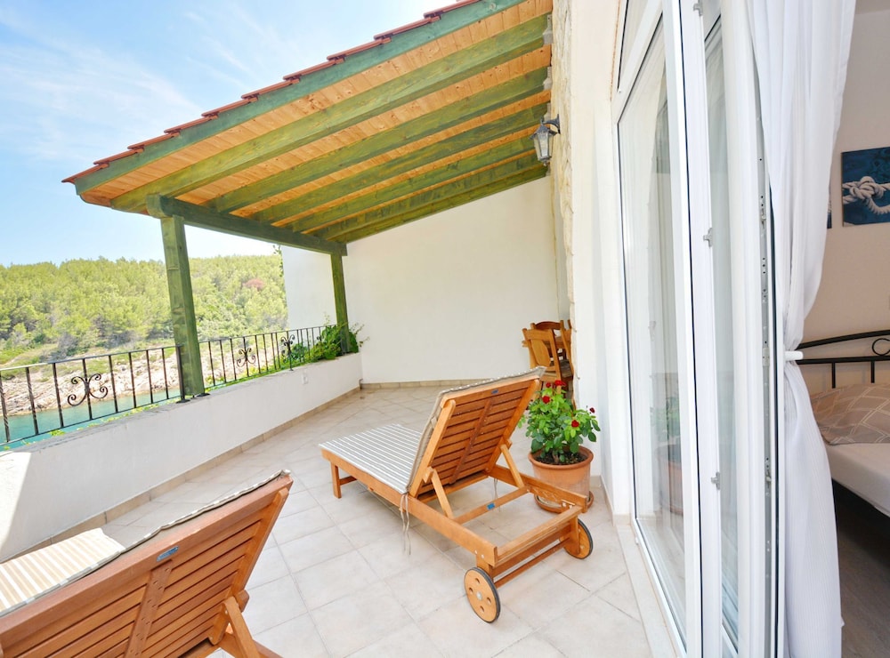 Blissful Bay Apartments Vrboska
