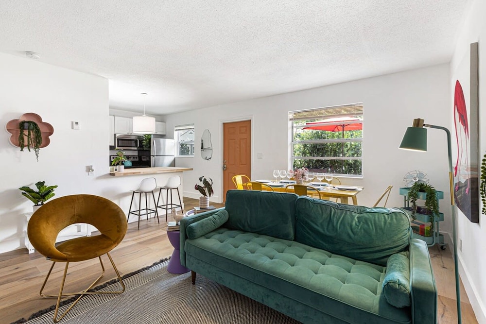 Stylish 2 BR Condo - Free Parking on Premises